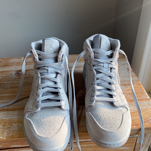 Jordan’s Size 11 - Picture 2 of 3